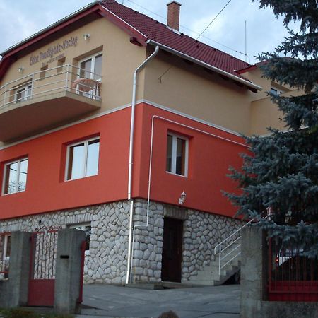 Eden Vendeghaz Hotel Miskolc Exterior photo