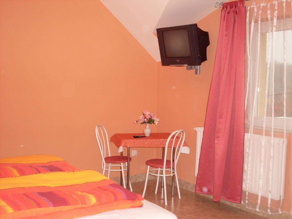 Eden Vendeghaz Hotel Miskolc Room photo