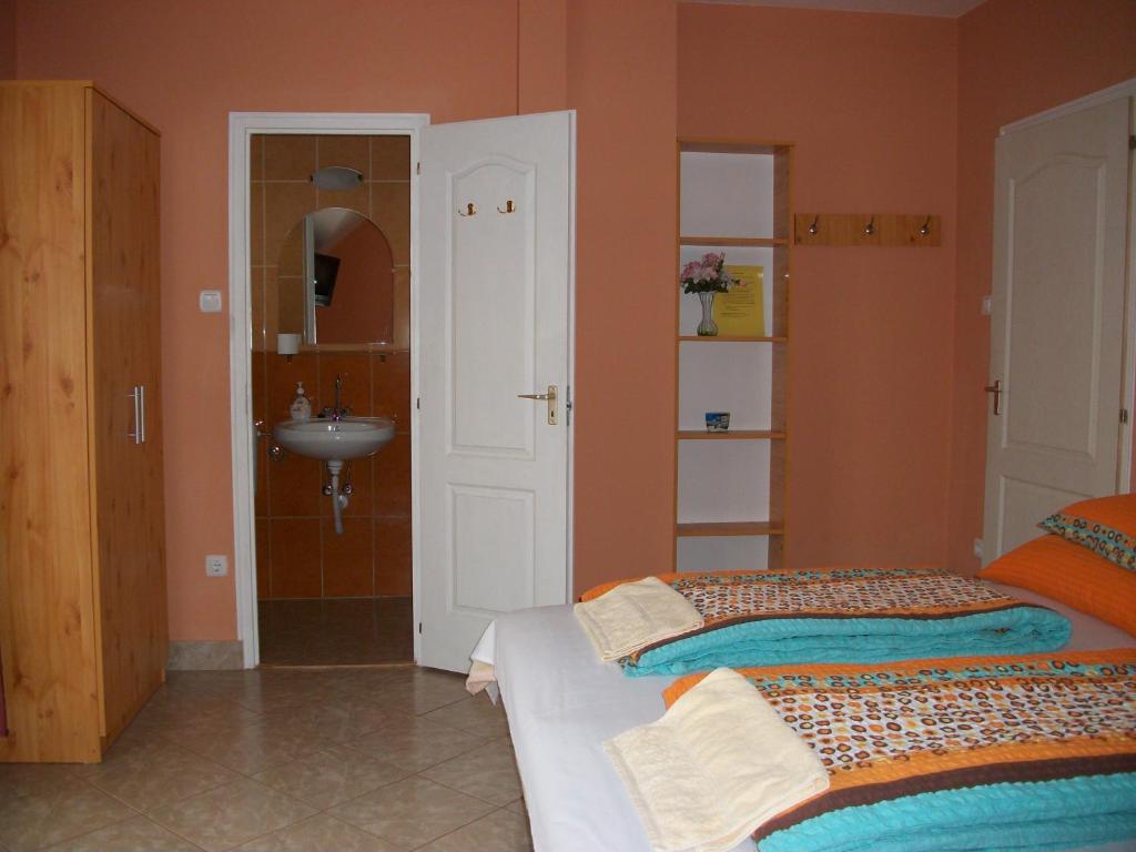 Eden Vendeghaz Hotel Miskolc Room photo
